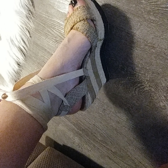 HALOGEN SUNSET ROPE WEDGE ESPADRILLE
Size 7 - Picture 8 of 8